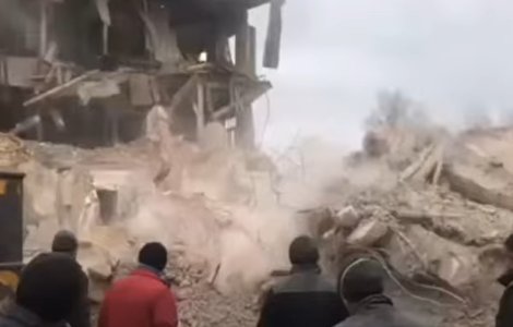 O școală de arte din Mariupol, lovită de bombă. 400 de persoane se adăposteau acolo