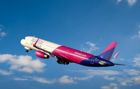 Alertă cu bombă la bordul unui avion care zbura deasupra României/Alarma a fost falsă