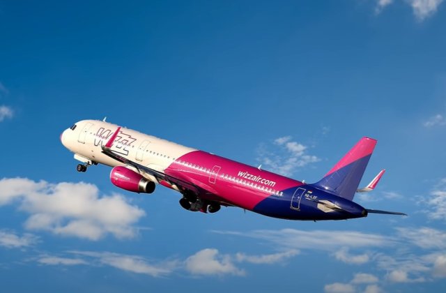 Alertă cu bombă la bordul unui avion care zbura deasupra României/Alarma a fost falsă  