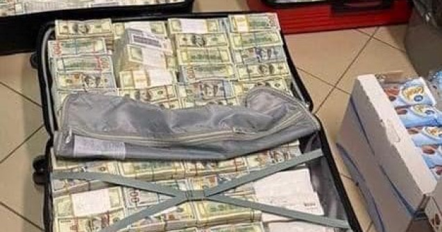 O femeie din Ucraina a trecut granița cu 30 de milioane de dolari ascunși în valize