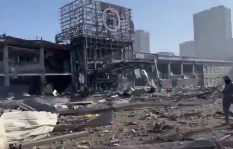 VIDEO Un mall din Kiev, lovit de bombardamente. Cel puțin 8 oameni au murit