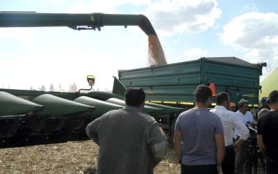 Ministrul Agriculturii, cerut...