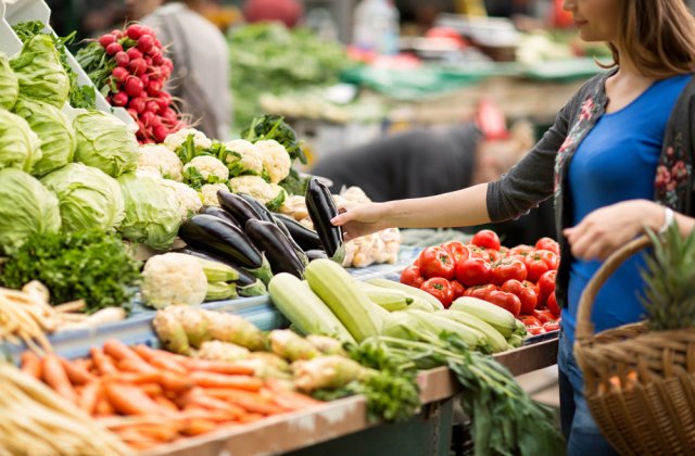 Cresc prețurile la legume și fructe. Cat costă acum kilogramul de roșii