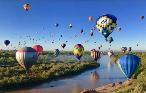 Top 5 destinații unde poți zbura cu baloane cu aer cald