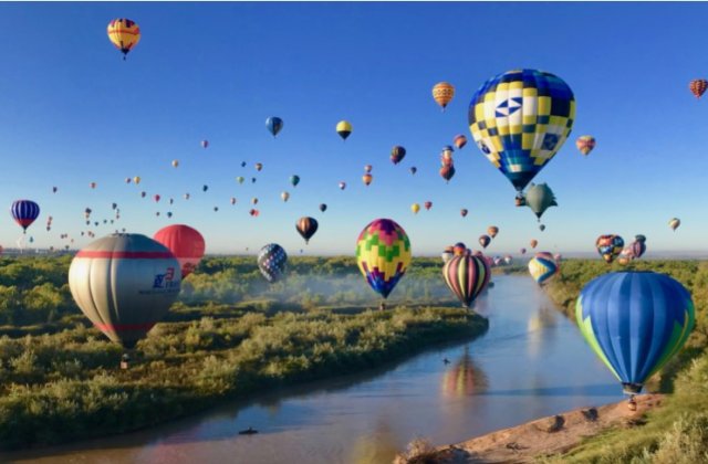 Top 5 destinații unde poți zbura cu baloane cu aer cald