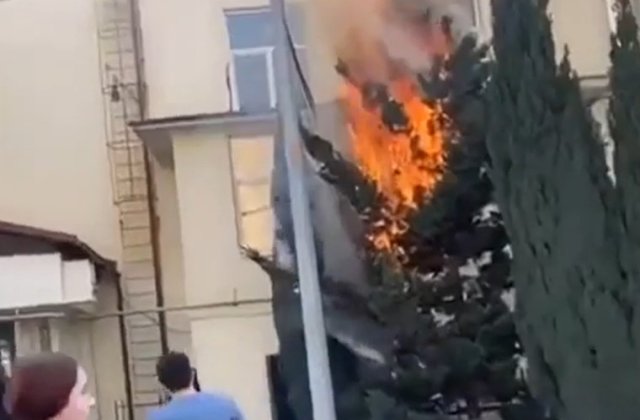 VIDEO Un elev a fost la un pas să incendieze un liceu, pentru o filmare pe Tik Tok: ”Uite cum arde!”