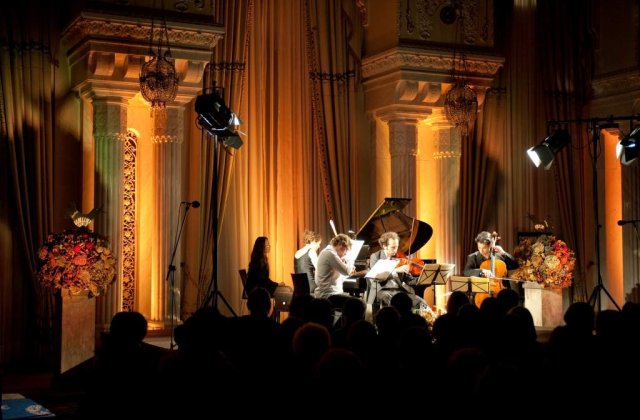 Festivalul SoNoRo: Bal mascat si misterul muzicii de camera