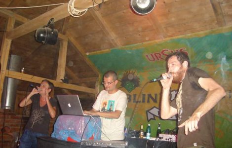  Video  Suie Paparude lanseaza albumul "E suflet in aparat"