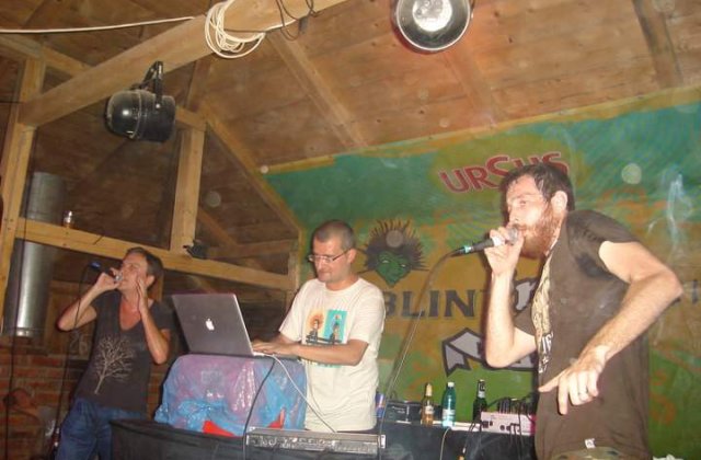 [VIDEO] Suie Paparude lanseaza albumul "E suflet in aparat"