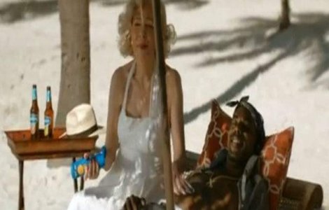  Video  Elvis, Marilyn Monroe si Bruce Lee, impreuna intr-o reclama la bere