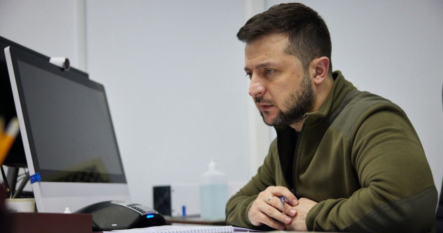 Volodimir Zelenski își dorește ca Papa Francisc să fie mediator în negocierile pentru pace dintre Rusia și Ucraina