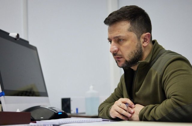 Volodimir Zelenski își dorește ca Papa Francisc să fie mediator în negocierile pentru pace dintre Rusia și Ucraina