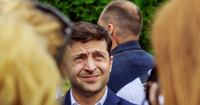 Dan Negru, primele impresii după ce a urmărit serialul în care joacă președintele Ucrainei: „Corupție, politicieni ieftini, șoselele lipsă, foști securiști”