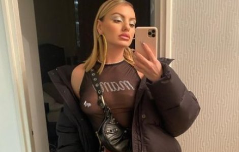 Alexandra Stan, criticată de fani din cauza unei imagini pe care a postat-o: „Pune niște pantaloni pe tine că răcești”