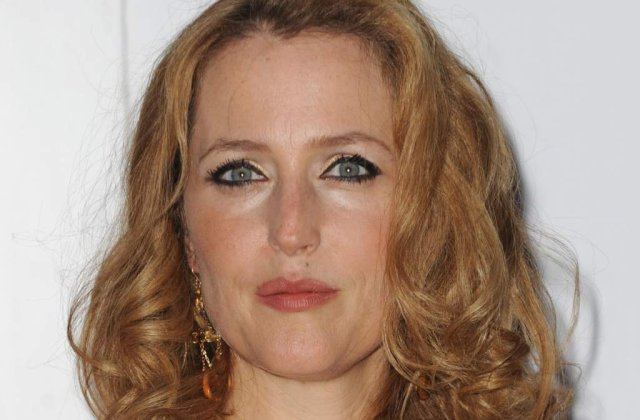 Gillian Anderson, proprietara unui bordel, intr-o miniserie TV