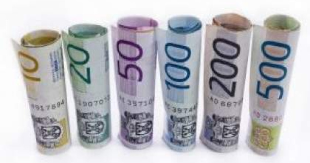 Economia zonei euro isi revine in continuare lent