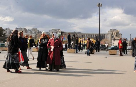 Protest al romilor in Franta