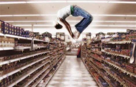  Top  Romanii, "cu mai mult curaj" in magazine