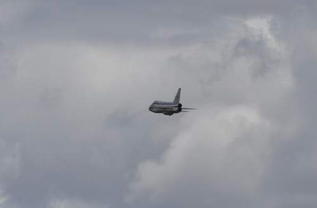 Un avion s-a rupt in trei parti la aterizarea pe o insula columbiana