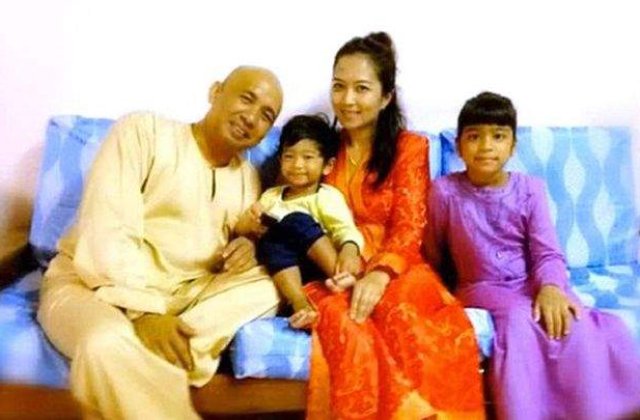 [VIDEO] Fiul pilotului zborului MH370 rupe tacerea! Povestea impresionanta a lui Zaharie Ahmad Shah!