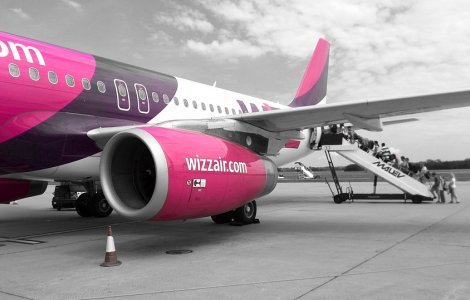 Bătaie într-un avion Wizz Air care a aterizat la București. Un pasager român a fost reținut