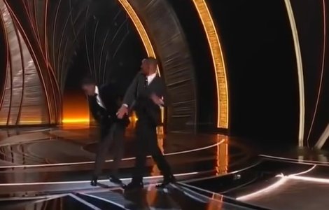 Will Smith l-a pălmuit pe Chris Rock pe scena galei Oscar din cauza unei glume pe seama soției sale