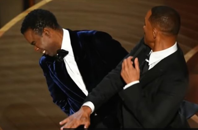 Oscar 2022. Will Smith i-a cerut scuze public lui Chris Rock pentru că l-a pălmuit/ Comediantul nu a depus plângere 