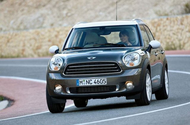 Mini Countryman vine in Romania in septembrie
