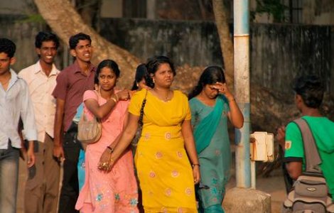 Pedeapsa: O indianca a defilat goala 10 kilometri