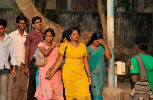 Pedeapsa: O indianca a defilat goala 10 kilometri