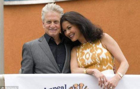 Cancerul l-ar putea lasa mut pe Michael Douglas