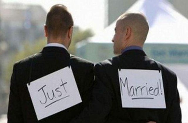 Casatoriile intre persoanele de acelasi sex au devenit legale in Anglia si Tara Gallilor