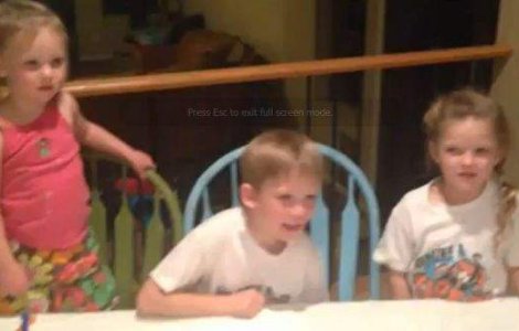  Video  Cum reactioneaza un baiat cand afla ca va avea a treia sora