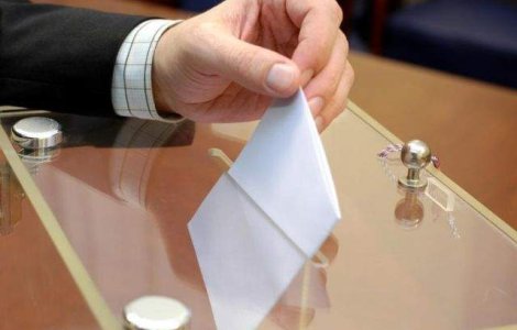 Francezii voteaza in cel de-al doilea tur al alegerilor municipale