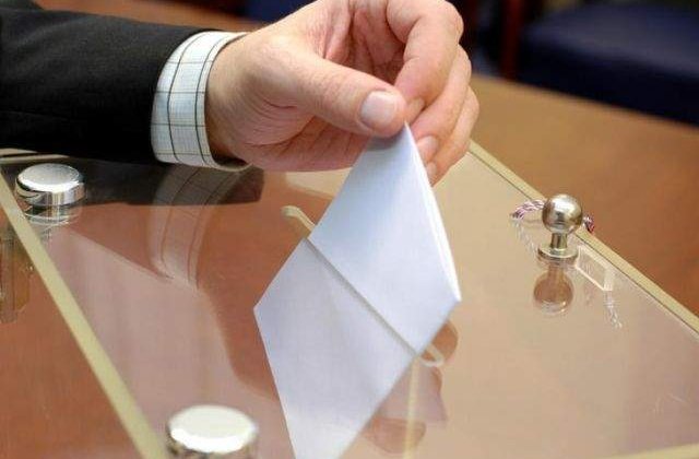 Francezii voteaza in cel de-al doilea tur al alegerilor municipale