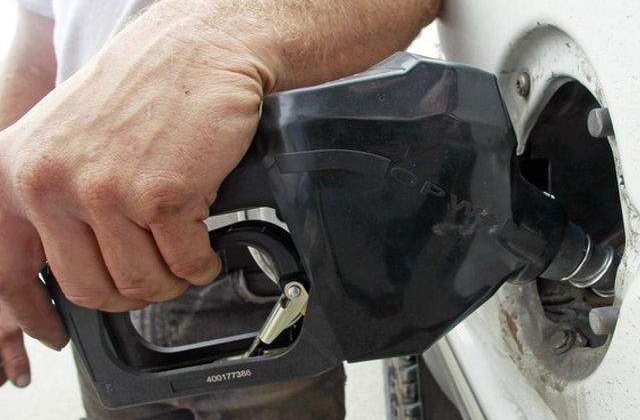 Cine va beneficia de compensarea de patru centi la acciza la carburant