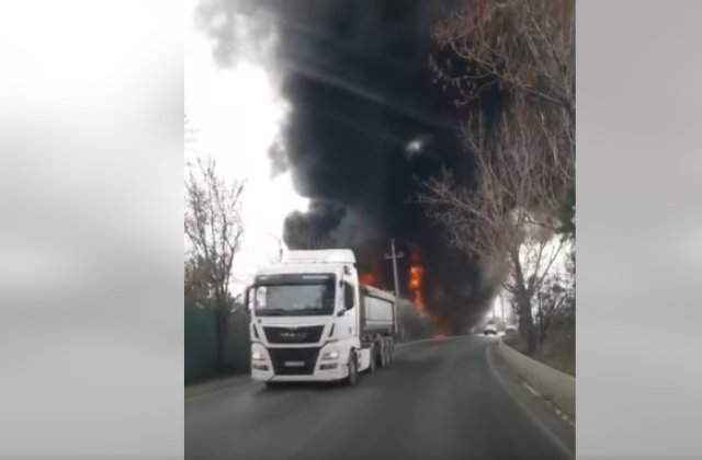 Garda de Mediu: Nu s-au &icirc;nregistrat valori periculoase privind poluarea, după incendiul puternic de la Glina 