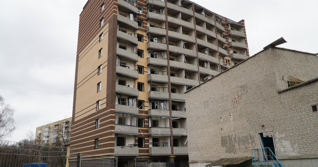 Proprietari la mila constructorului. Mai multe familii din Brașov, lăsate în beznă de dezvoltator după ce au plătit mii de euro pe apartamente în blocuri noi