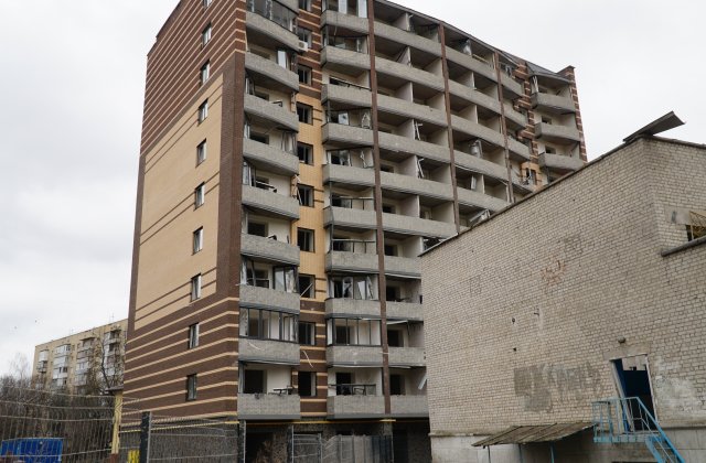 Proprietari la mila constructorului. Mai multe familii din Brașov, lăsate &icirc;n beznă de dezvoltator după ce au plătit mii de euro pe apartamente &icirc;n blocuri noi 