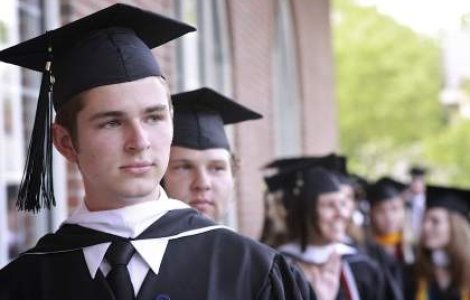 Studentii romani, absolventi "DEGEABA"