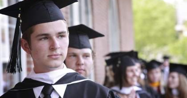 Studentii romani, absolventi "DEGEABA"