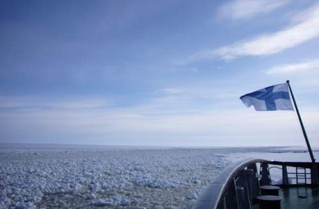 "Oglinda, oglinjoara, care este cea mai buna tara din lume"?