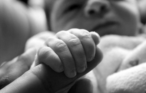 Gandurile unui parinte al unui bebelus ars la Giulesti