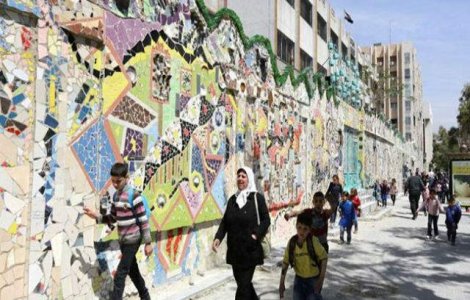 Record Guinness: Cel mai mare colaj din obiecte reciclate