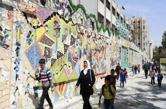 Record Guinness: Cel mai mare colaj din obiecte reciclate