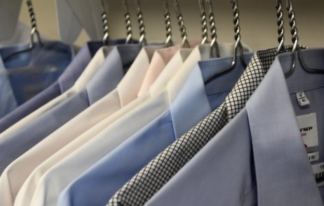 Aparatul de care ai nevoie dacă nu-ți place călcatul este un fier de călcat vertical