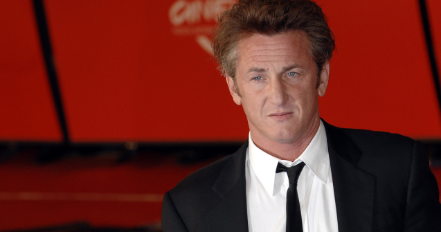 Sean Penn le-a spus miliardarilor să cumpere escadrile de avioane de război pentru Ucraina