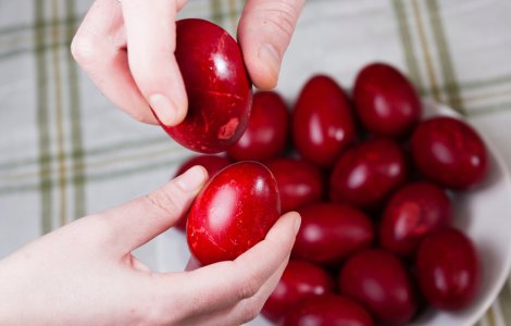  Top  Ouă vopsite natural. Metode simple și ieftine