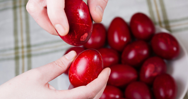  Top  Ouă vopsite natural. Metode simple și ieftine