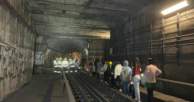 Peste 200 de călători, evacuați de la metrou prin tunel, după o defecțiune